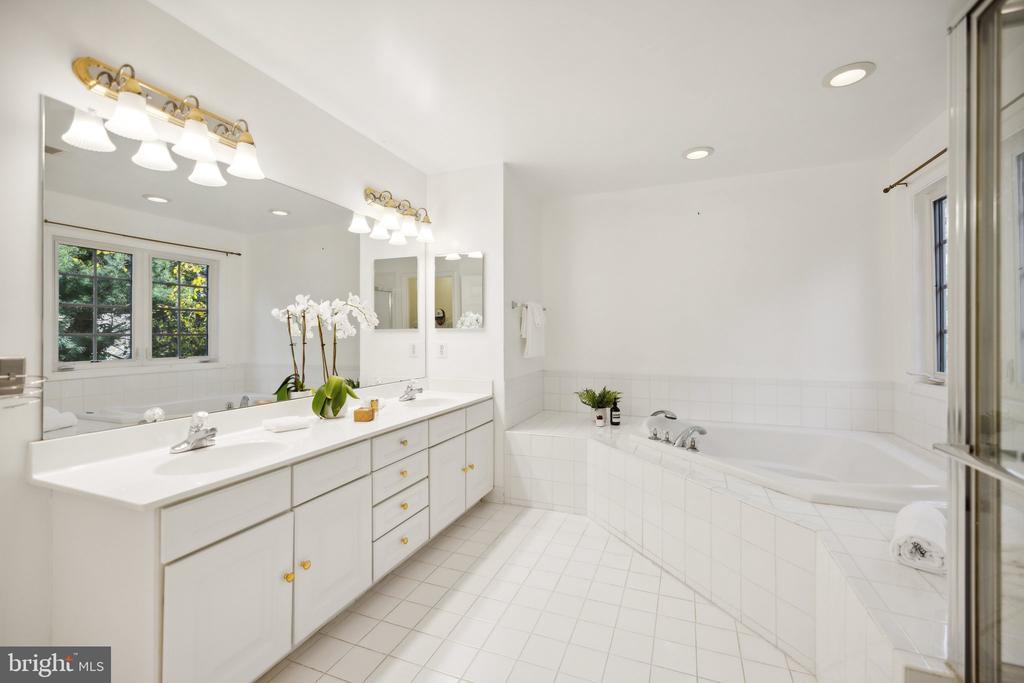 13129 Venetian Rd
