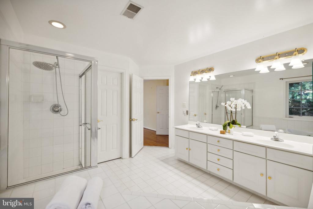 13129 Venetian Rd