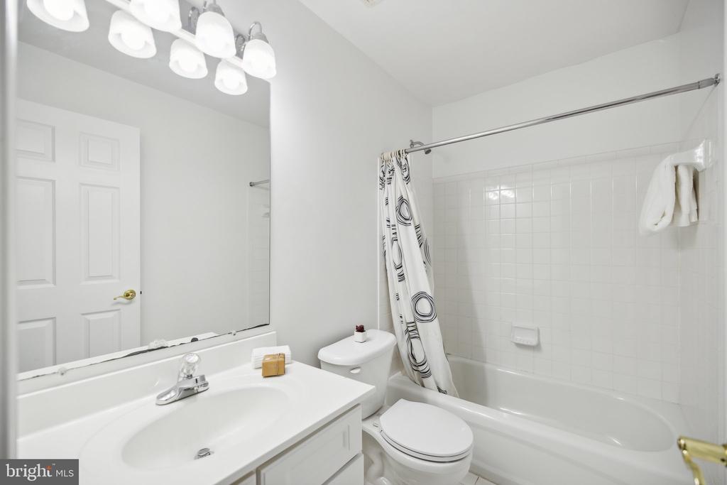 13129 Venetian Rd
