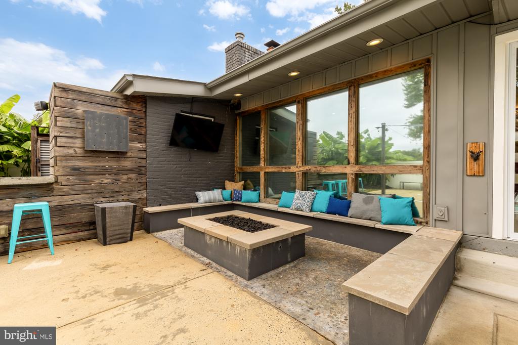 10402 GILMOURE DRIVE