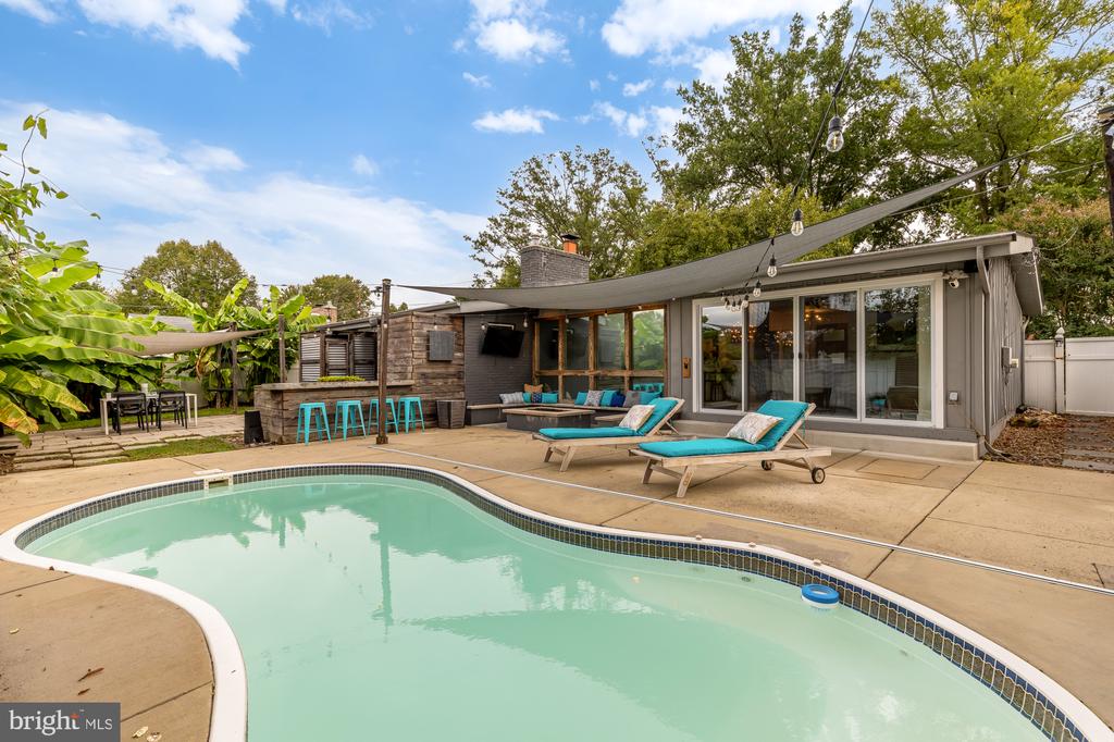 10402 GILMOURE DRIVE