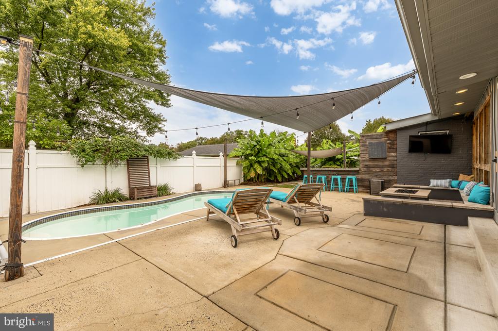 10402 GILMOURE DRIVE