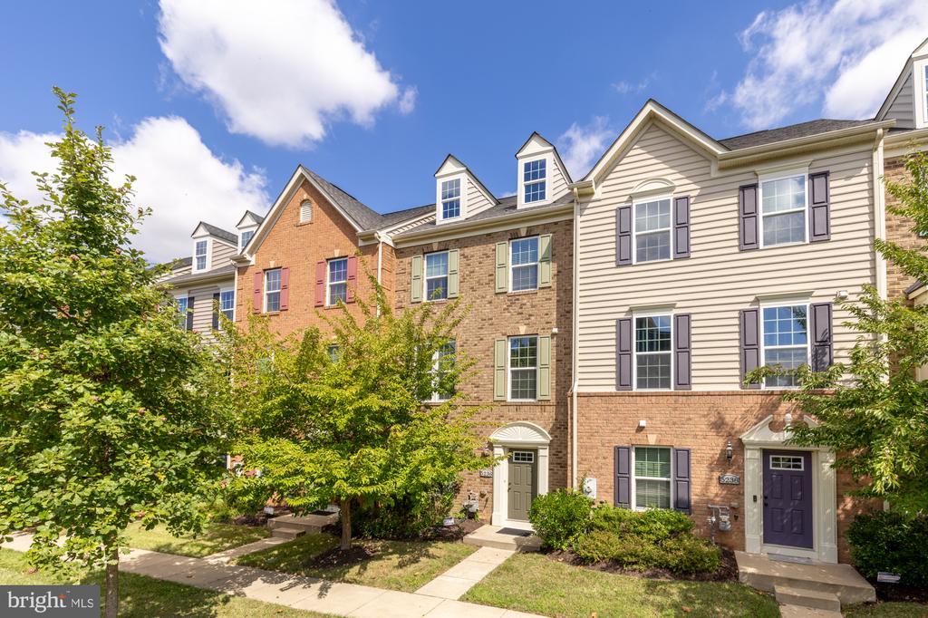 5236 STREAM BANK LANE