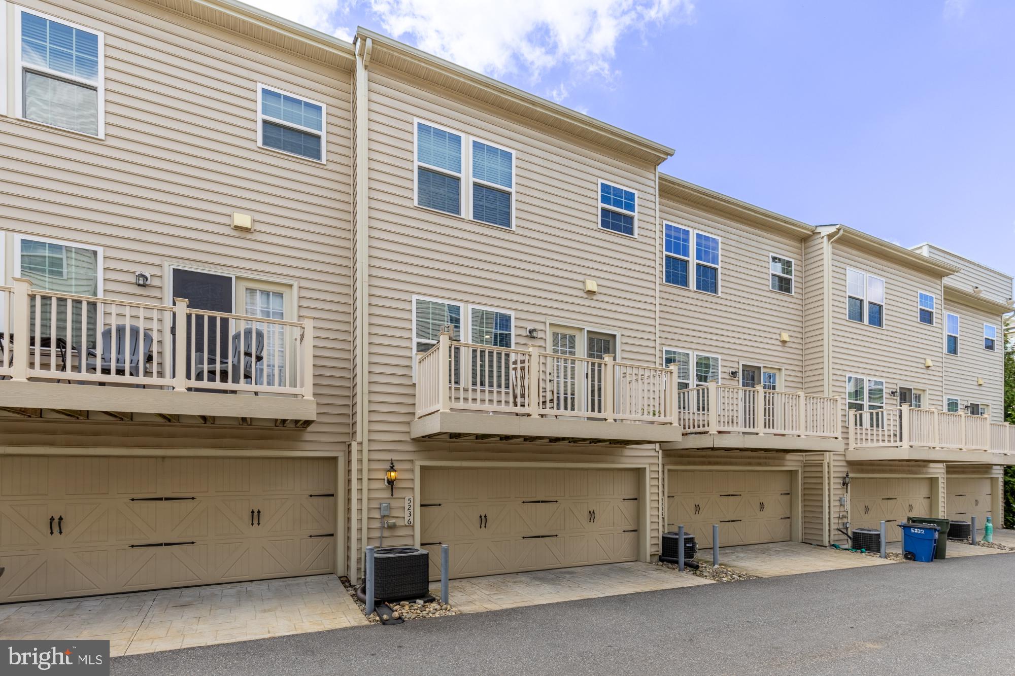 5236 STREAM BANK LANE