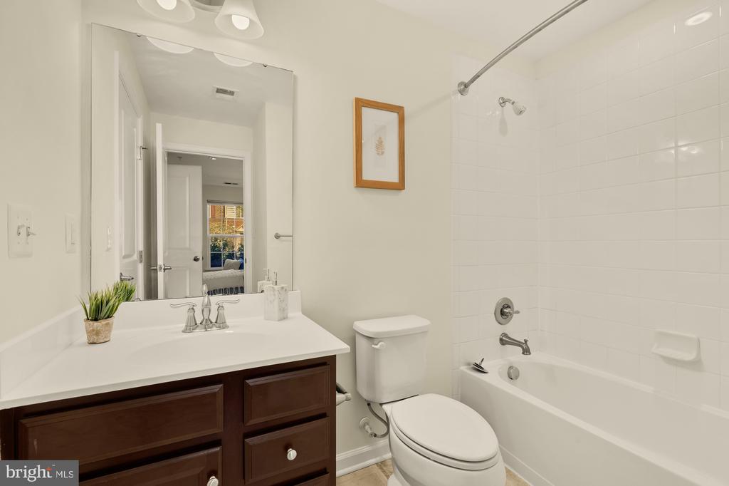 5307 SMITHS COVE LANE