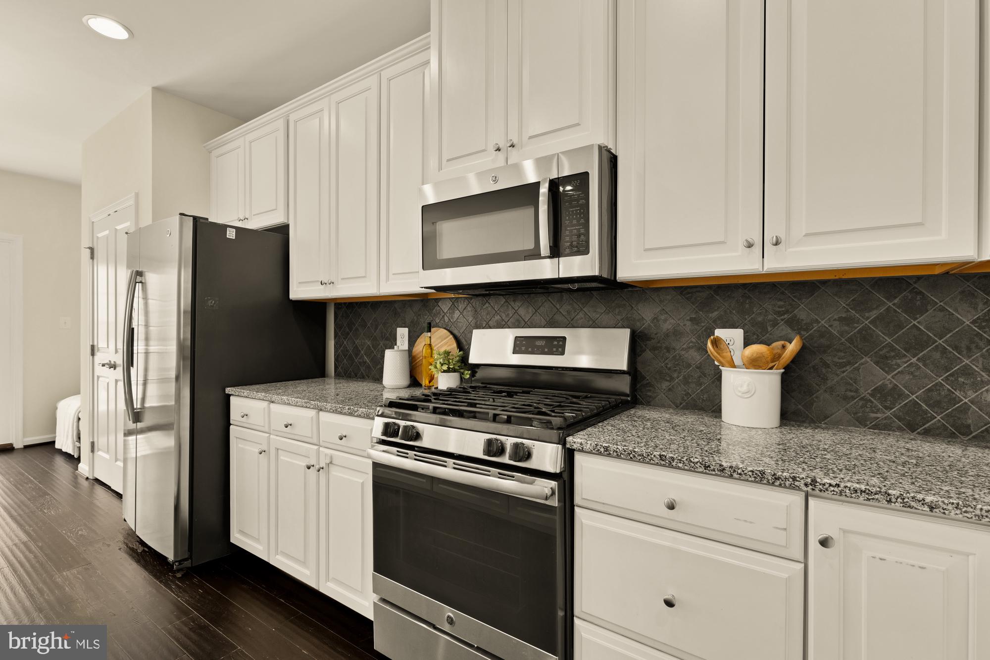 5307 SMITHS COVE LANE