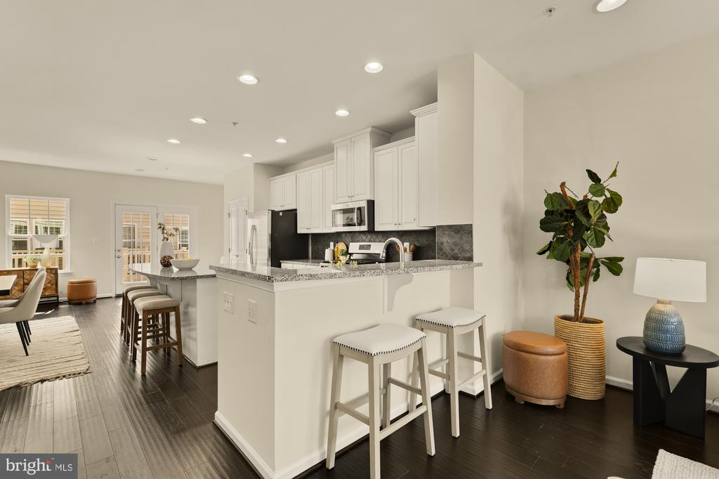 5307 SMITHS COVE LANE