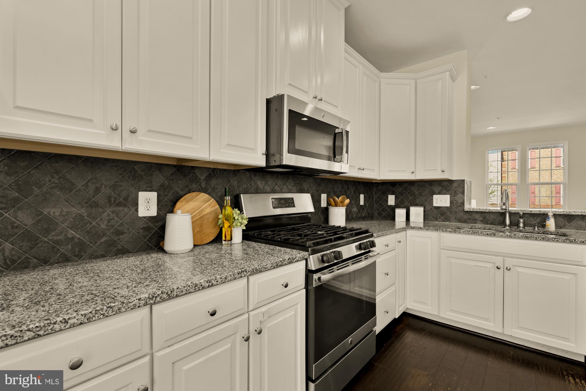 5307 SMITHS COVE LANE