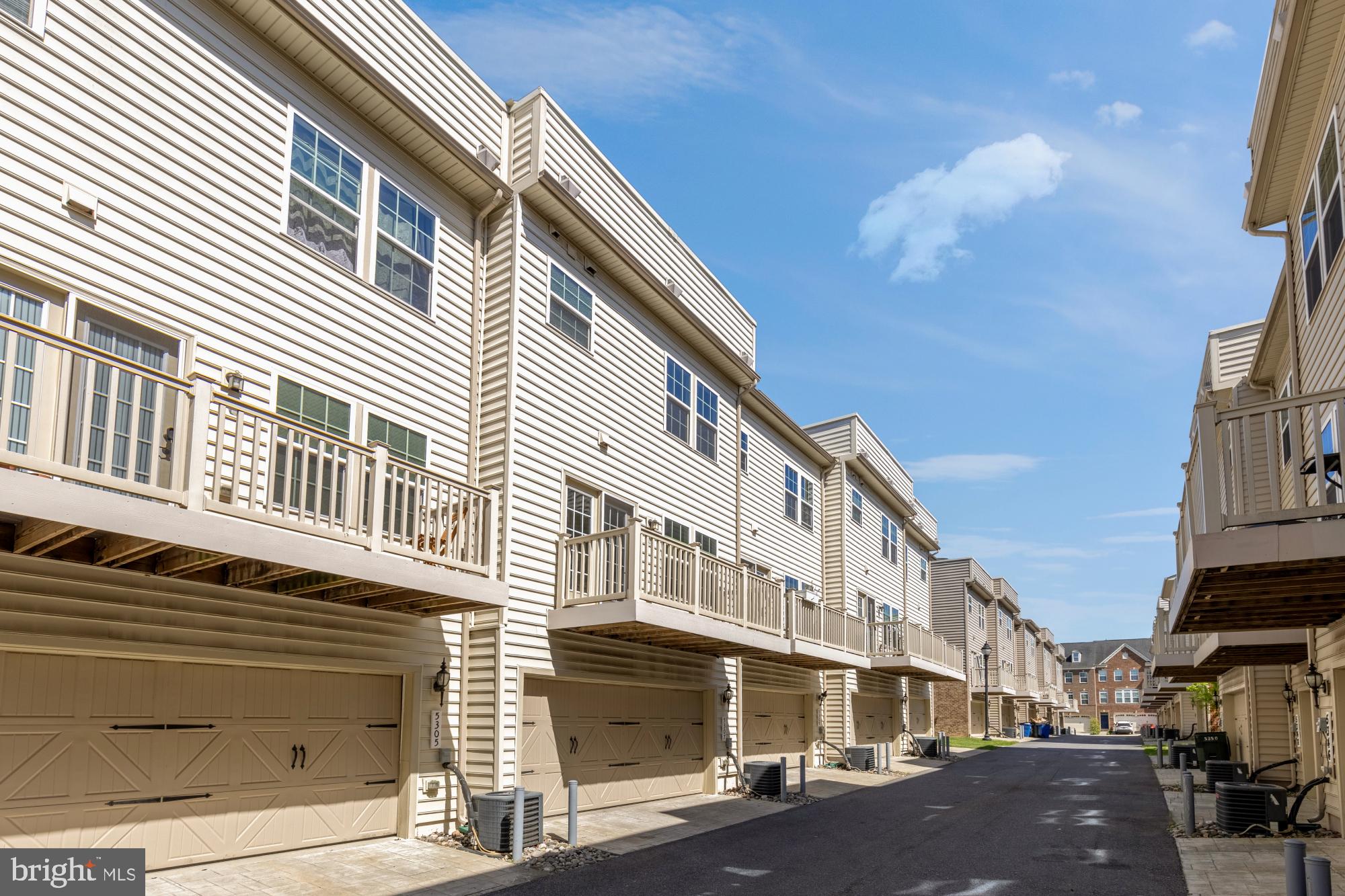 5307 SMITHS COVE LANE