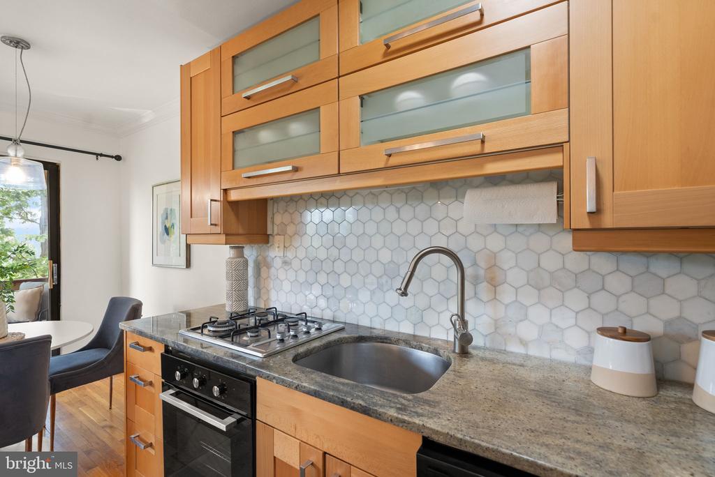 1577 N COLONIAL TERRACE Unit: 305-Y