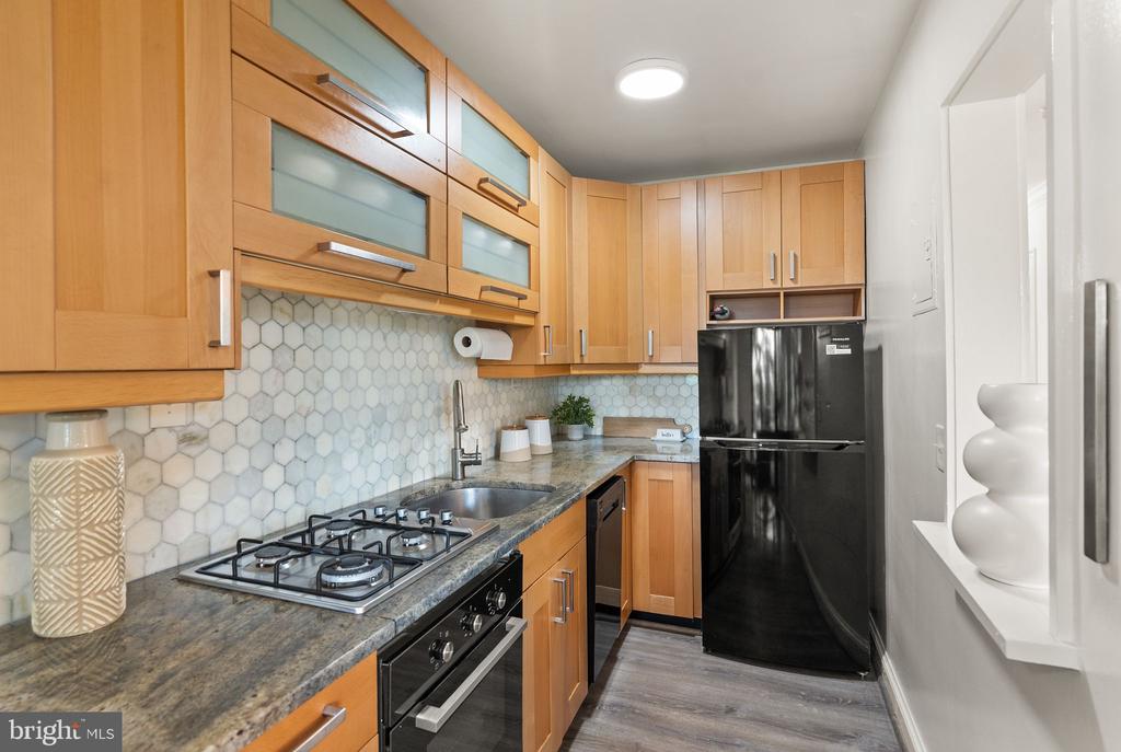 1577 N COLONIAL TERRACE Unit: 305-Y