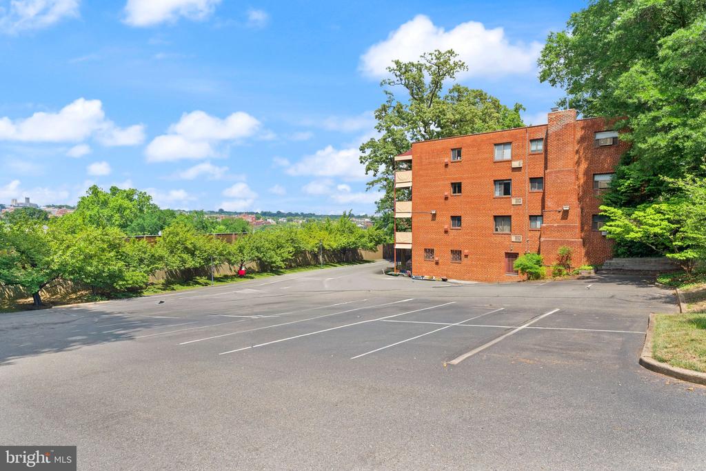 1577 N COLONIAL TERRACE Unit: 305-Y