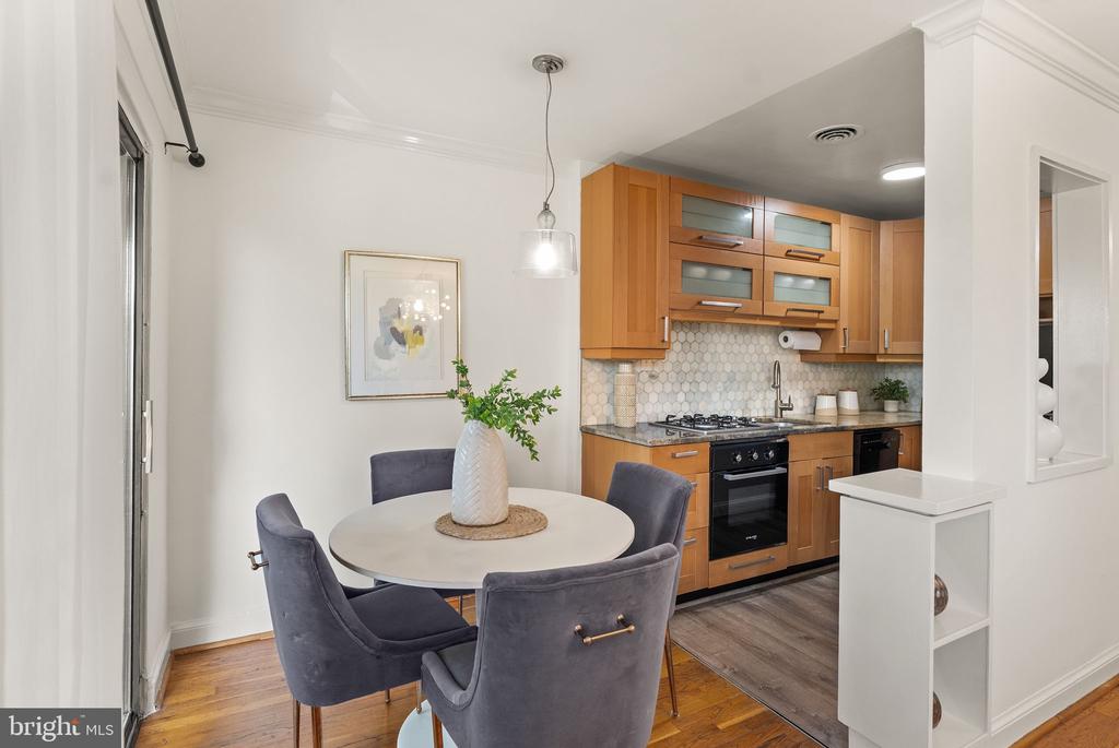 1577 N COLONIAL TERRACE Unit: 305-Y
