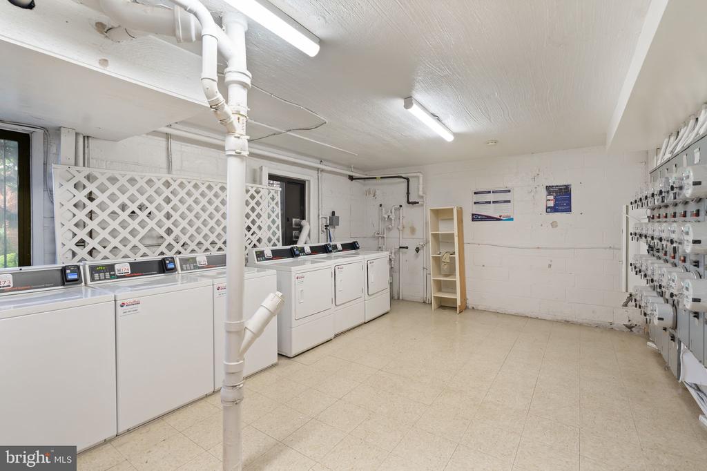 1577 N COLONIAL TERRACE Unit: 305-Y