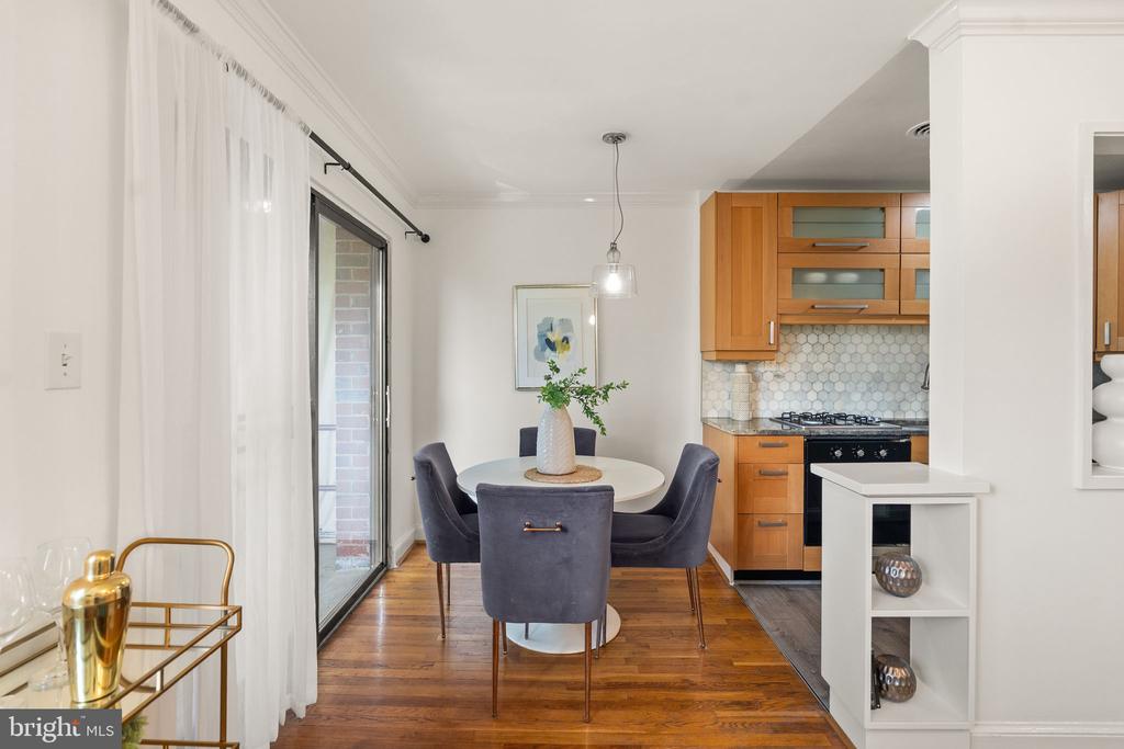 1577 N COLONIAL TERRACE Unit: 305-Y