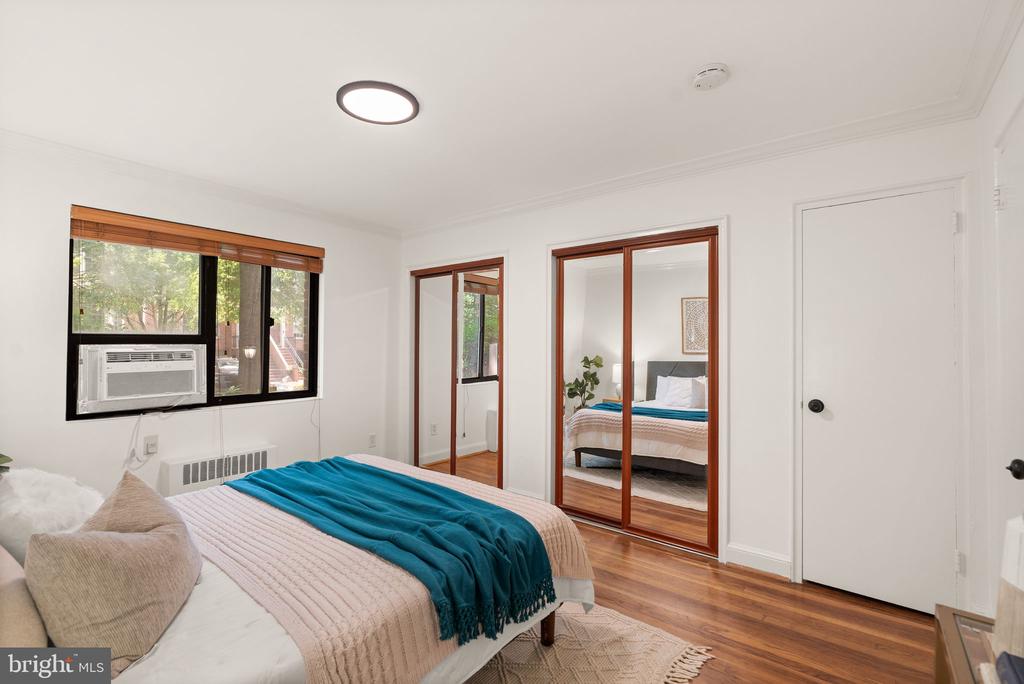 1577 N COLONIAL TERRACE Unit: 305-Y