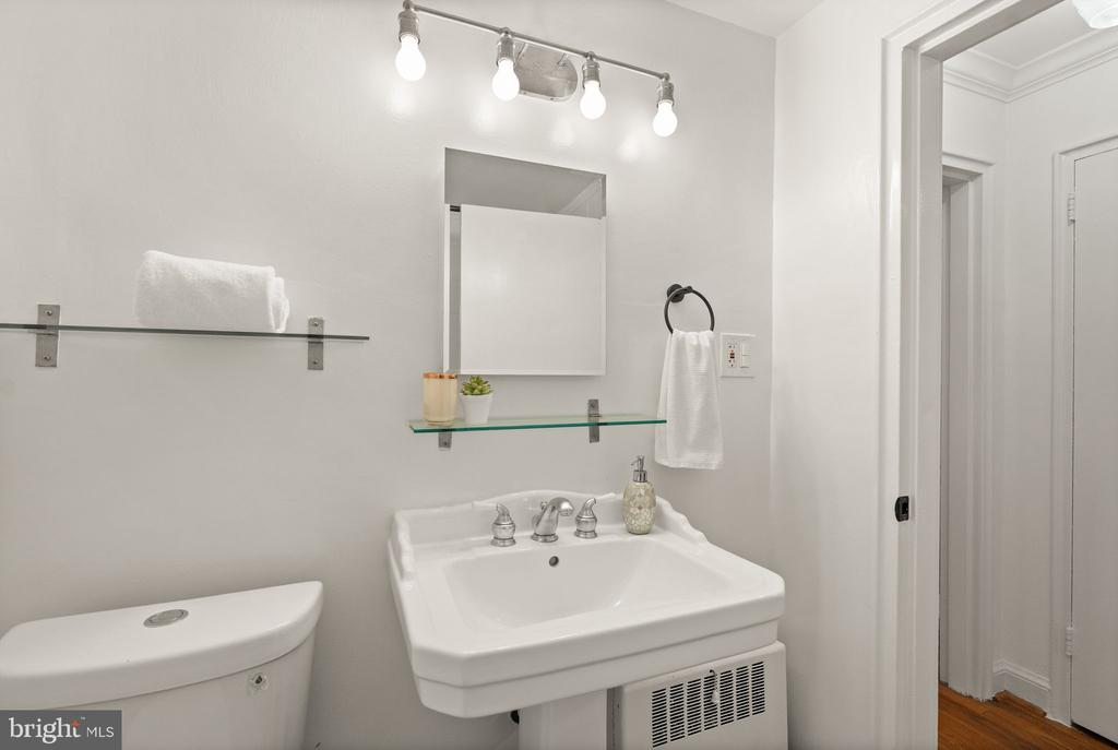 1577 N COLONIAL TERRACE Unit: 305-Y
