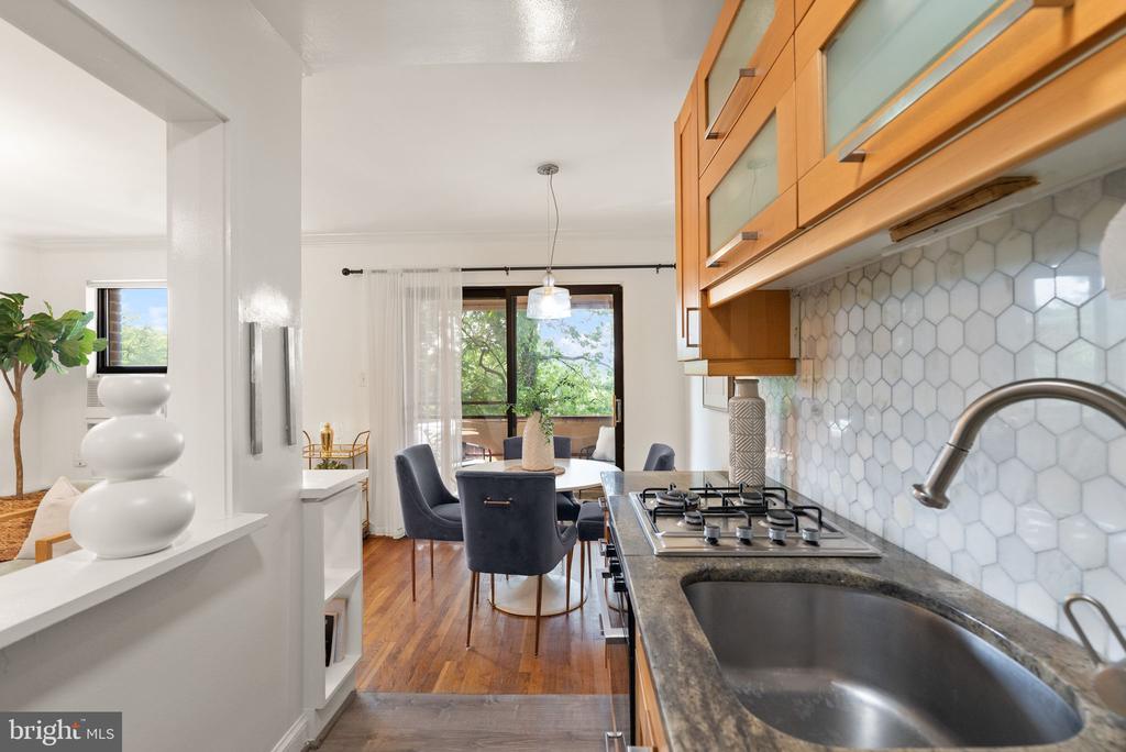 1577 N COLONIAL TERRACE Unit: 305-Y