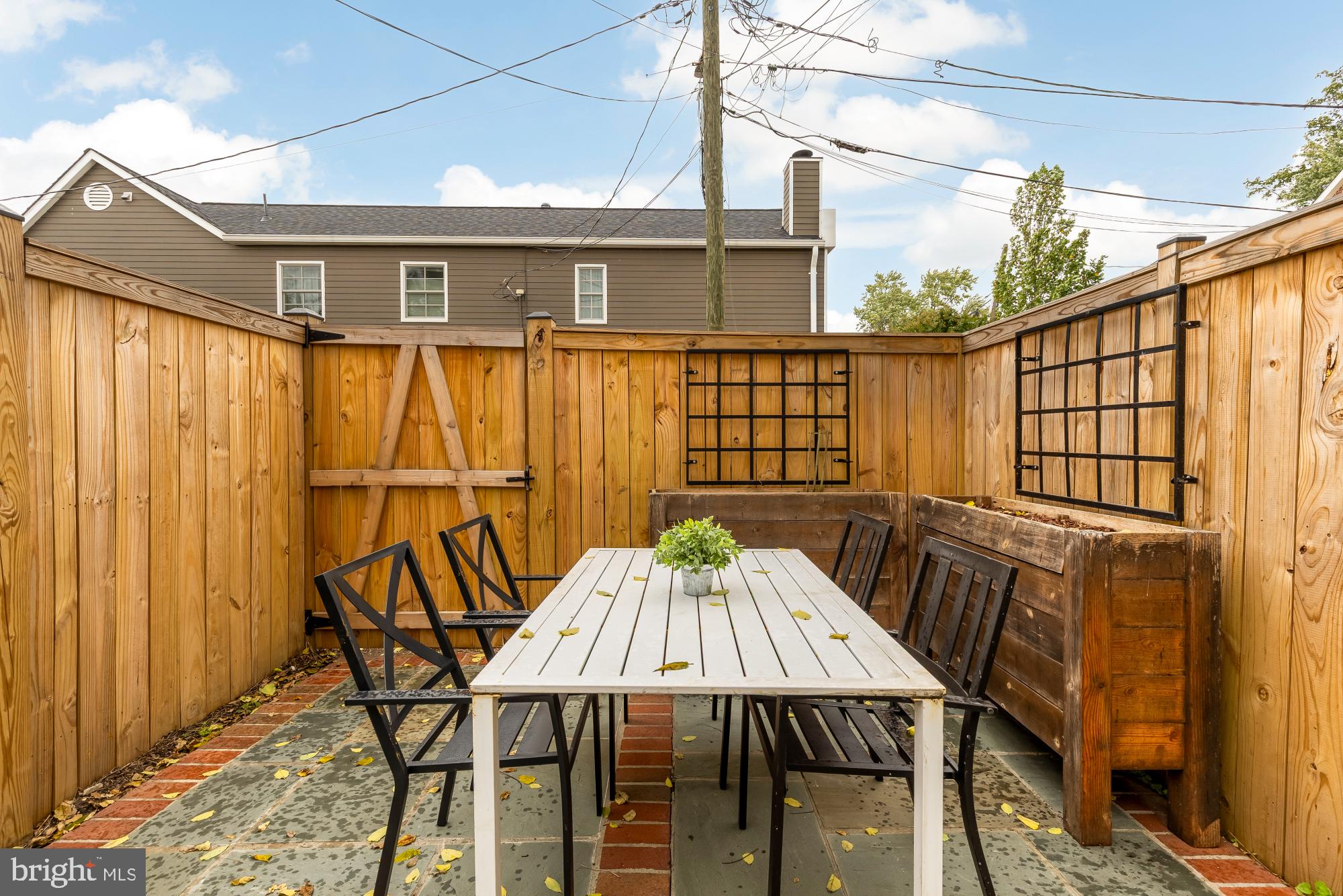 904 PENDLETON STREET