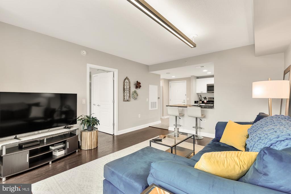 2451 MIDTOWN AVENUE 501