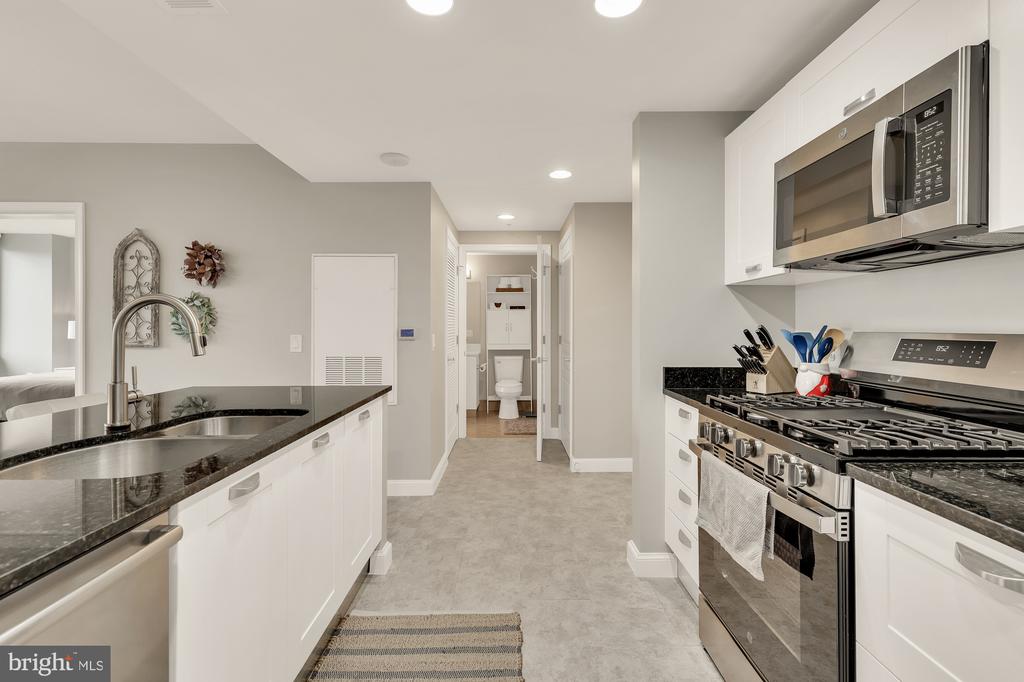 2451 MIDTOWN AVENUE 501
