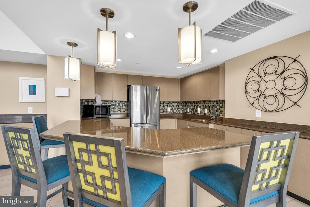 2451 MIDTOWN AVENUE 501