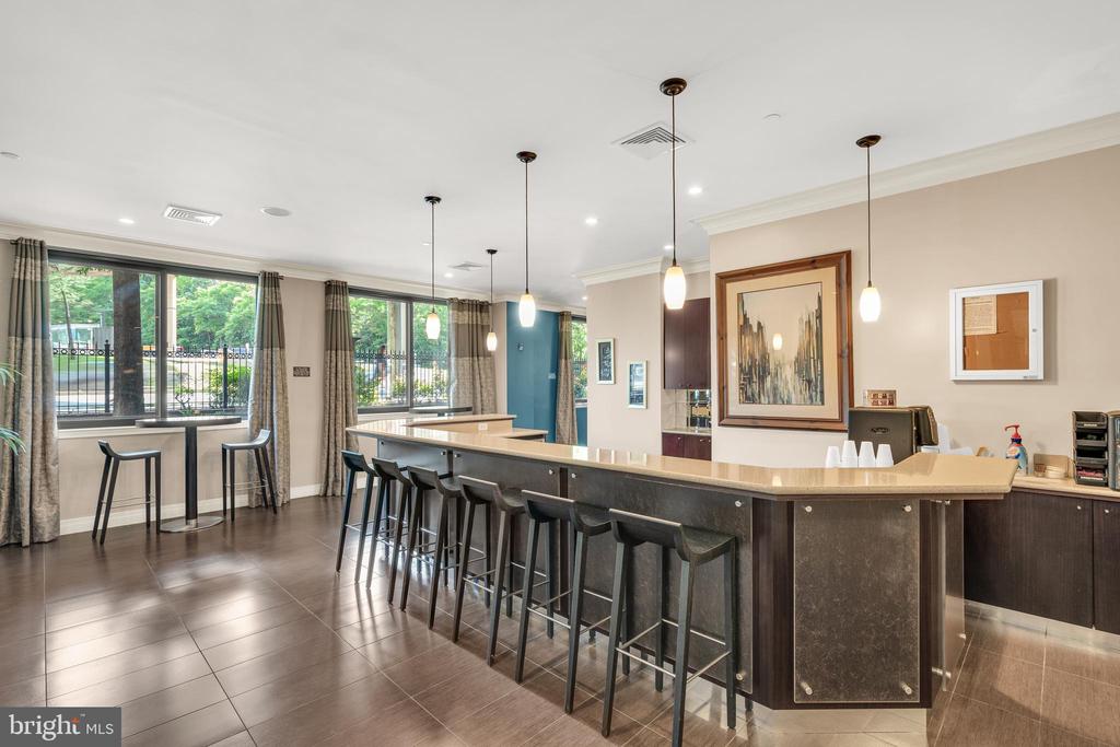 2451 MIDTOWN AVENUE 501