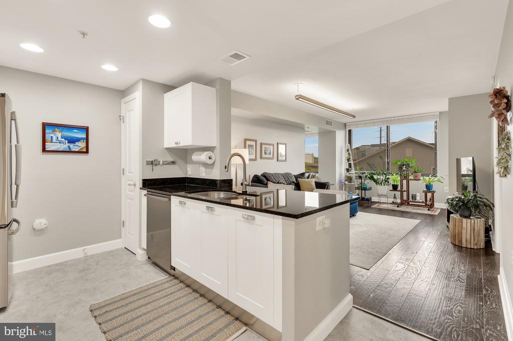 2451 MIDTOWN AVENUE 501