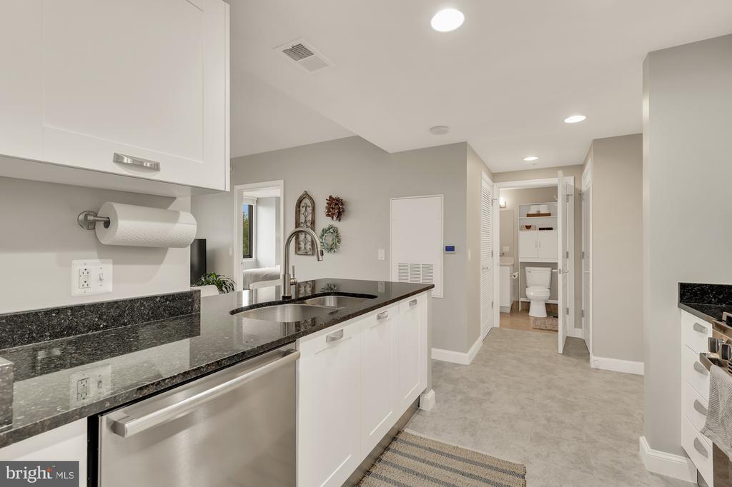 2451 MIDTOWN AVENUE 501