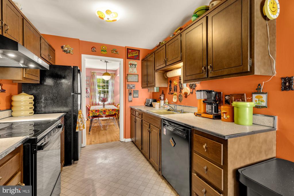 5730 THOMAS EDISON COURT