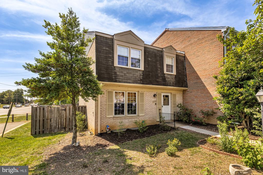 5730 THOMAS EDISON COURT
