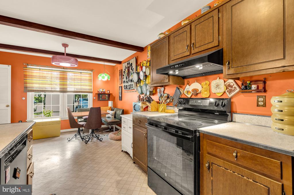 5730 THOMAS EDISON COURT