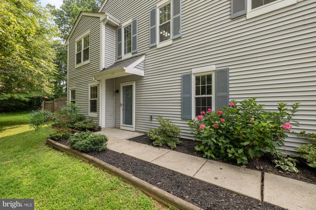 10201 FAIRE COMMONS COURT