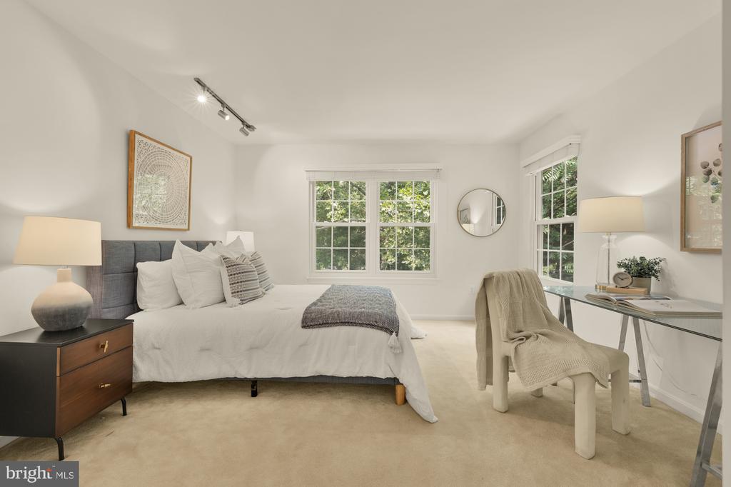 10201 FAIRE COMMONS COURT