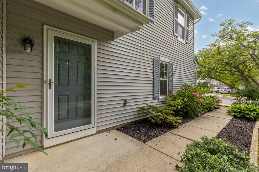 10201 FAIRE COMMONS COURT