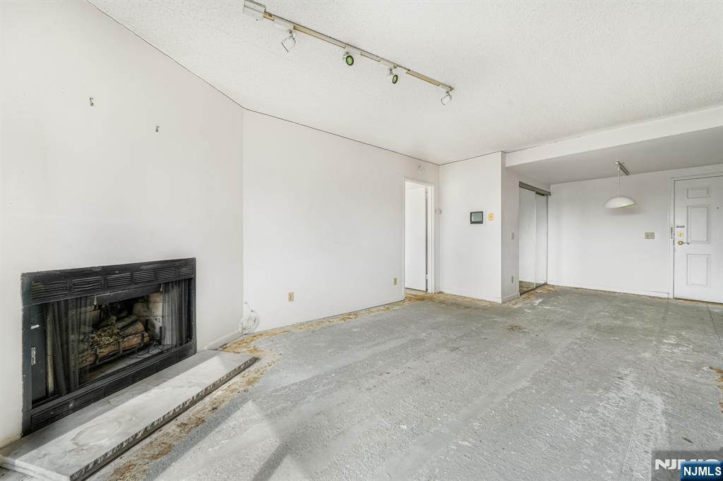 55 Clinton Place 609