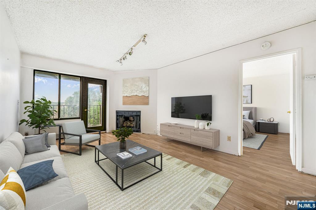 55 Clinton Place 609