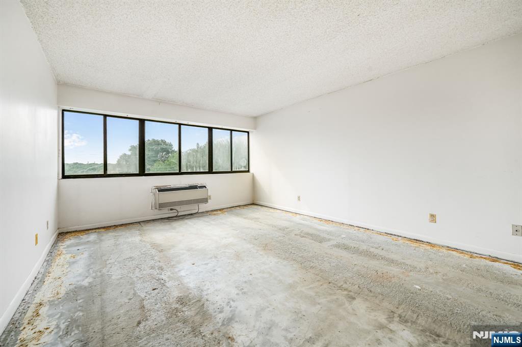 55 Clinton Place 609