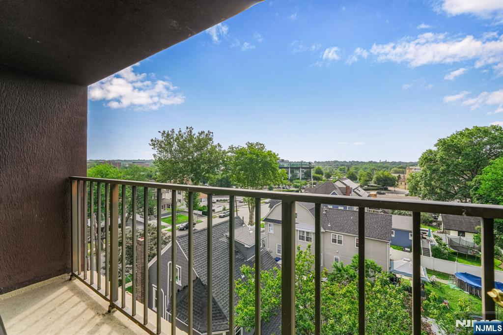55 Clinton Place 609