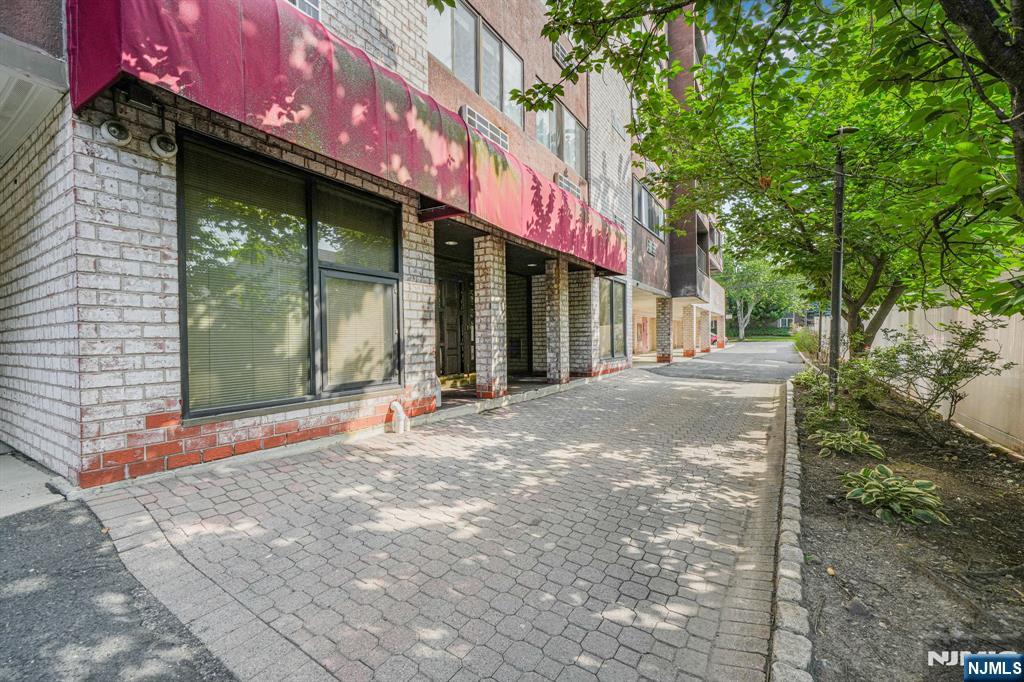 55 Clinton Place 609