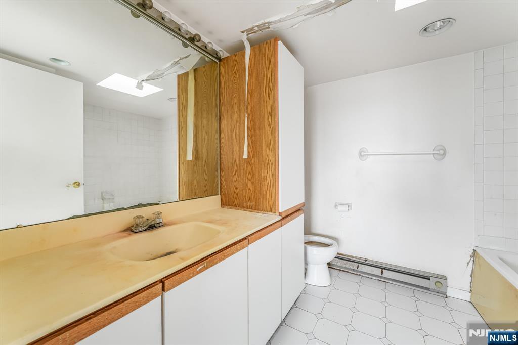 55 Clinton Place 609
