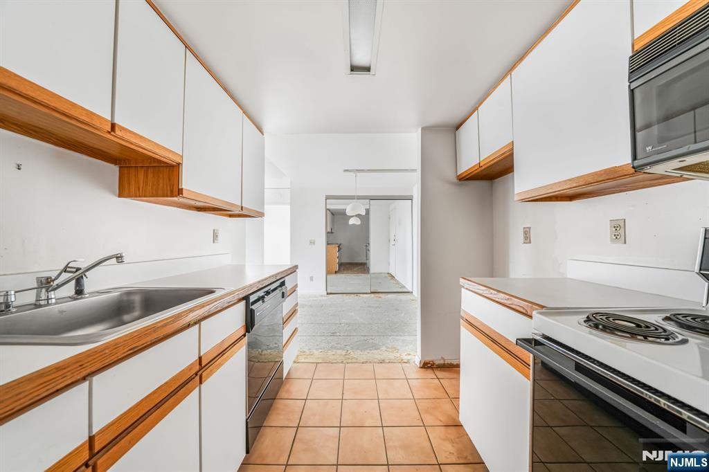 55 Clinton Place 609