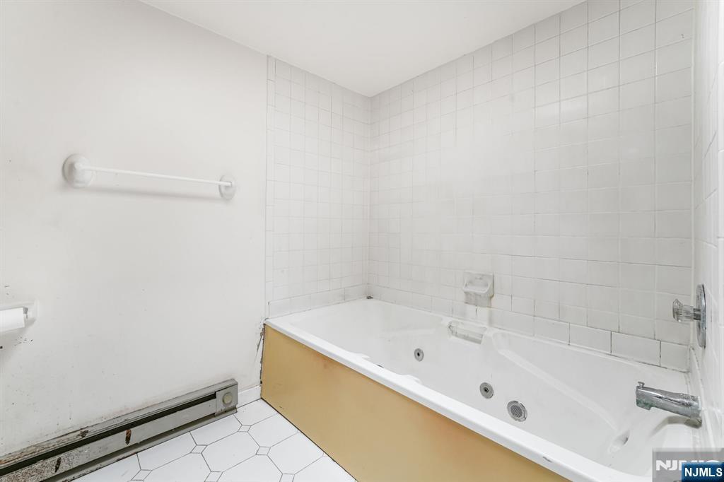 55 Clinton Place 609