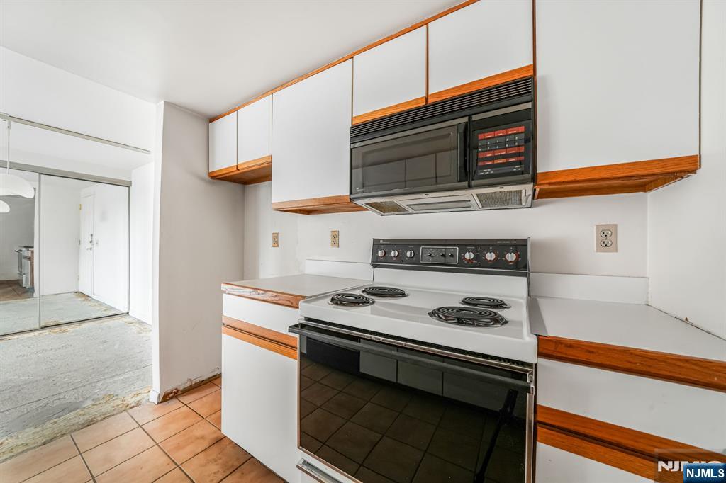 55 Clinton Place 609