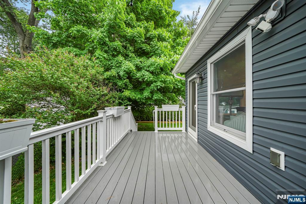 202 Colonial Avenue