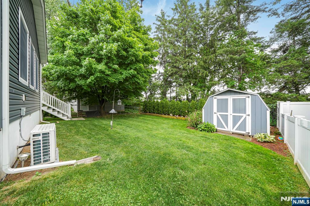 202 Colonial Avenue