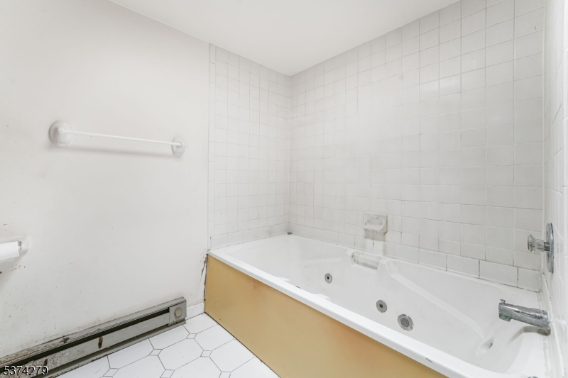 55 Clinton Pl 609