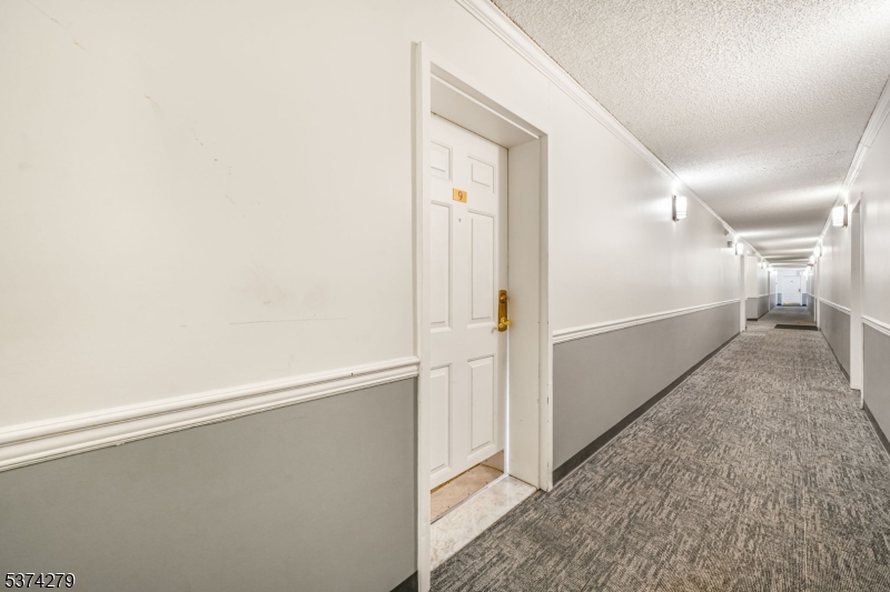 55 Clinton Pl 609