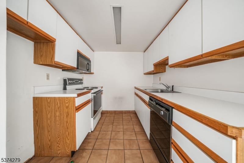 55 Clinton Pl 609