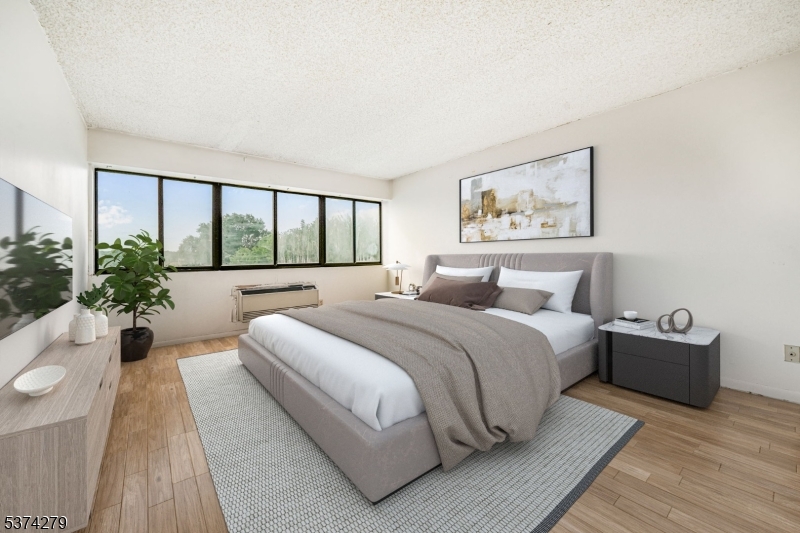 55 Clinton Pl 609